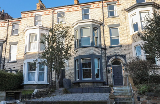 27 WESTBOURNE GROVE, pet friendly, with a garden in Scarborough