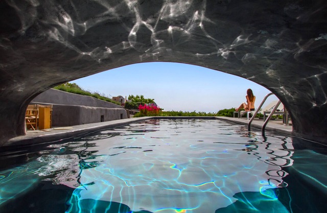 270 Oia's View Cavehouse VII, private Swimming Pool, garden & Sunset View