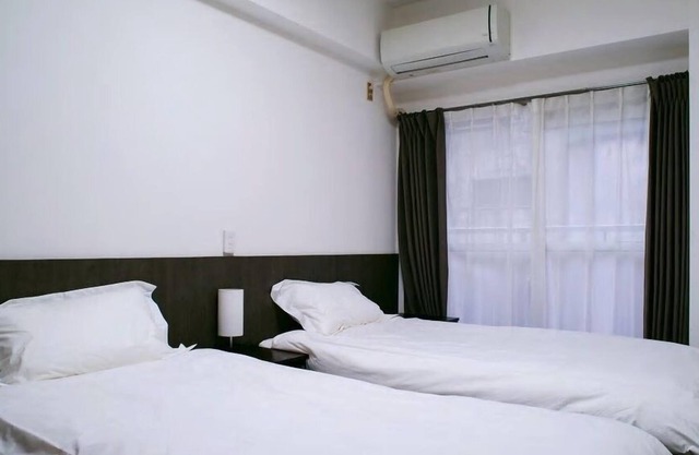 2A. Nagoya Station / Takashimaya / 15 minutes / Global Gate / Aichi University 4 minutes / Sanno Onsen / Free parking / 3 people possible