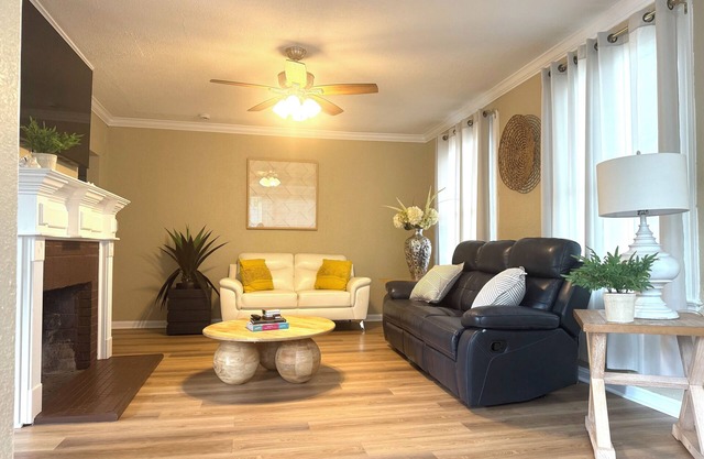 2B1BA Central - Airport, Riverside, Zoo, Beach