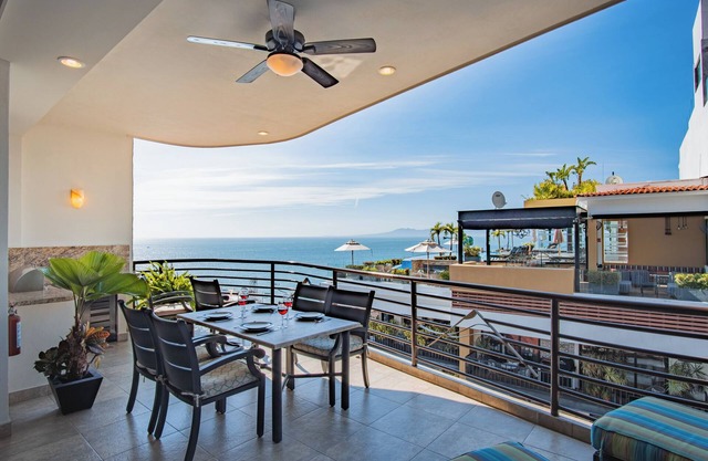 2B2B Ocean View Luxury Condo in the Romantic Zone-S504
