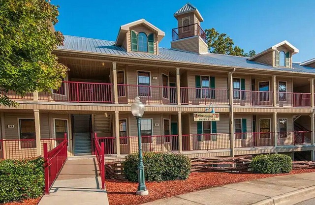 2BD/2 BA Lovely place, fantastic location by Blue Ridge Mountains
