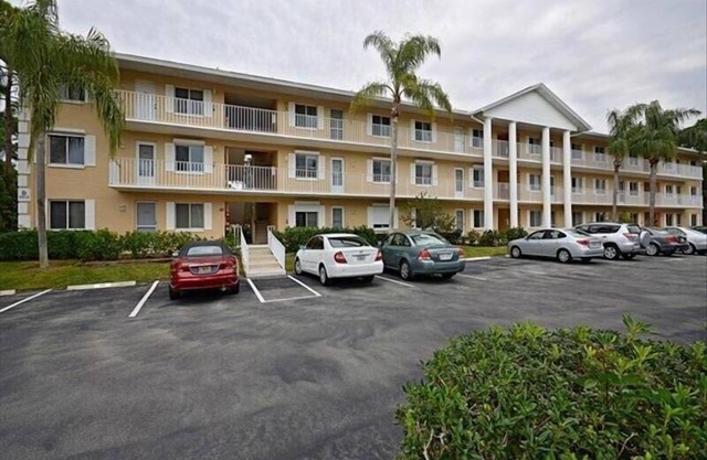 2bd 2BA 1100 Sq Ft Fully Furnished Condo. 2 Pools. New laminate flooring.