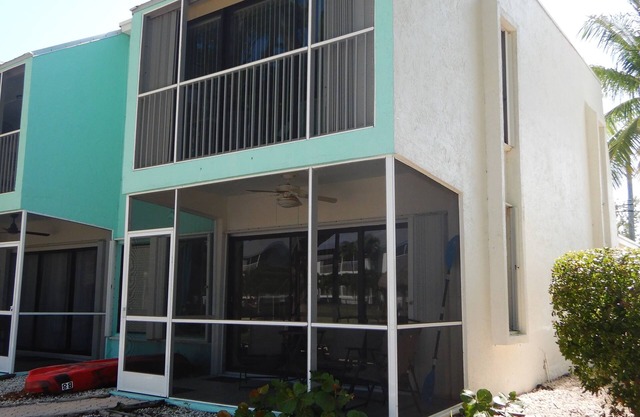 2bd/2ba Ocean Retreat in Kawama Yacht Club