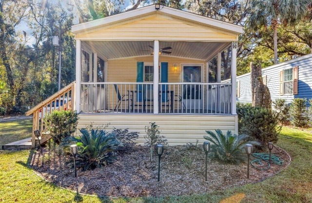 2bd 2ba Private Rainbow River Bungalow - Unit W