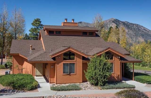 2BD/Flagstaff - Full Kitchen, Living Room, W/D and Balcony!