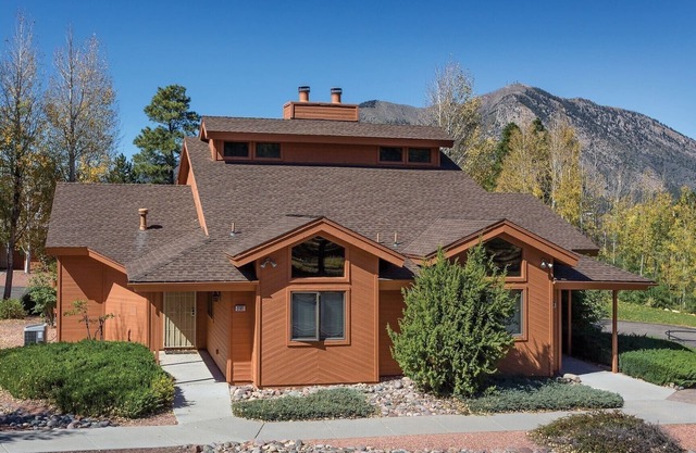 2BD/Flagstaff - Full Kitchen, Living Room, W/D and Balcony!