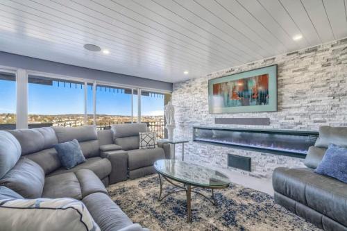 2BD Luxury Condo Cocktail Lounge Beautiful Views