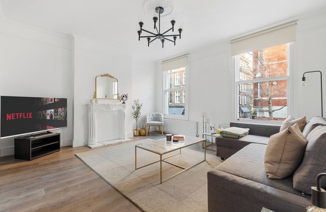 2Bed 3Bath Family Flat in SW1P/6ppl
