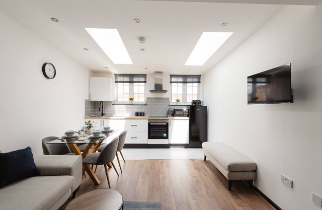 2Bed Executive Pad by Traboule Properties LTD