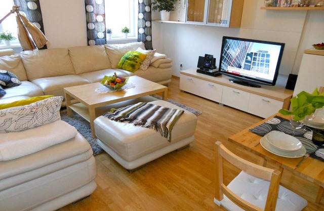 2bedroom Family Home, Air-Conditioning, Cable TV, Wifi, Metro
