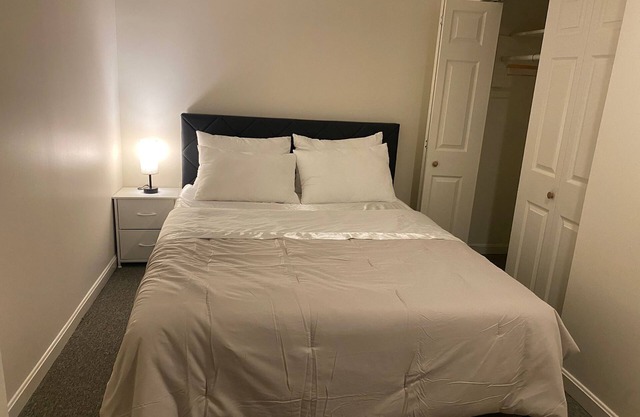 2beds 1 sofa bed, free-parking,fenced,near Washington DC,private