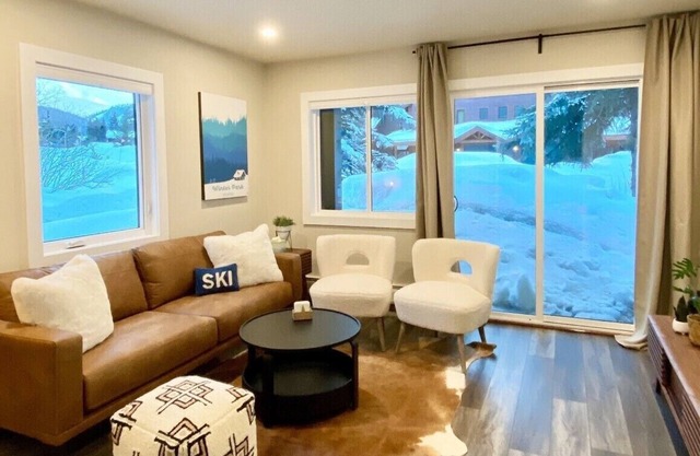 2BR/1.5BA Brand New Remodel,Old Town,free bus