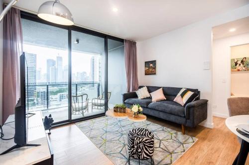 2BR, 1BA Apt with Balcony,Pool,Gym,Sauna & Parking M24