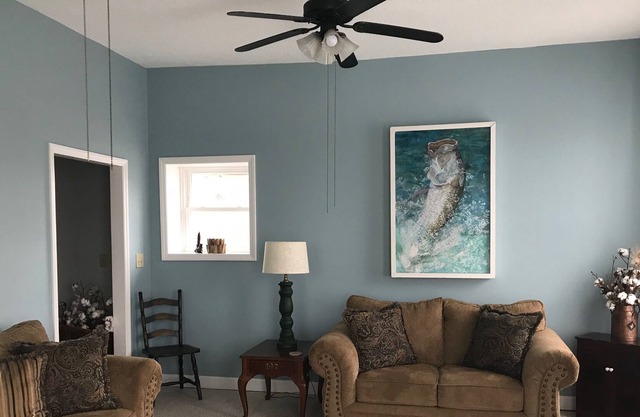 2BR, 2B DOWNTOWN 2nd Story Apartment Sleeps 6-Walk to Shopping, Dining, and Dock