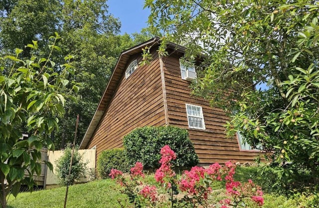2BR, 2BA cottage