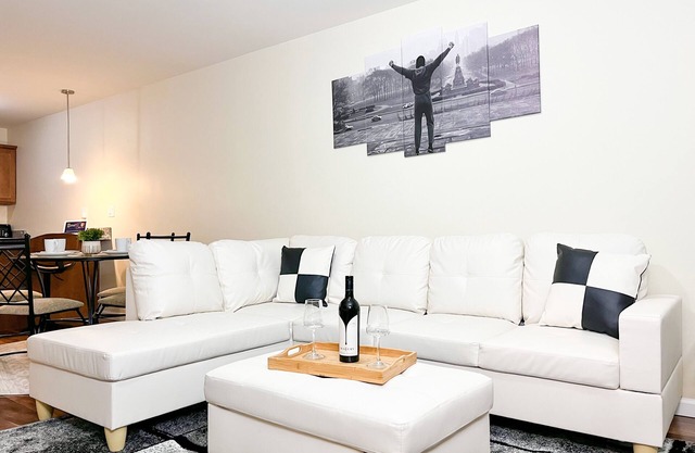 2BR/2BA Deluxe Gem. Prime Location. Mere 17mins to PHL Airport