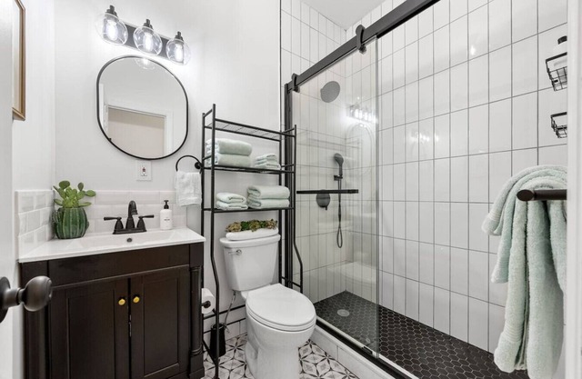 2BR/2BA in Historic Brownstone near Subway