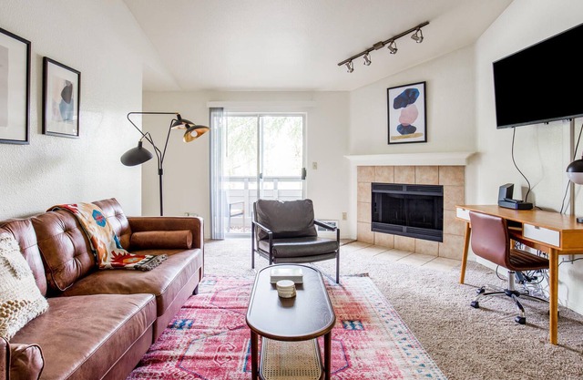 2BR Apartment in Lake Oswego