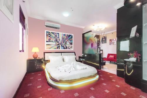2BR Apartment Majesty 15 W Pool