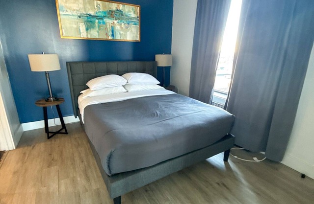 2BR apt close to EWR 3330