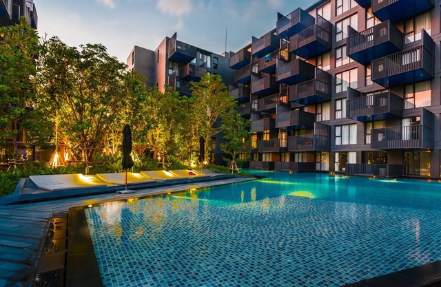 2br at The Deck Great location & sea view pool