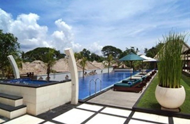 2BR Beach-Side Villa Located In Sanur - 4Min Walk To Sanur Beach! W/Priv Pool!