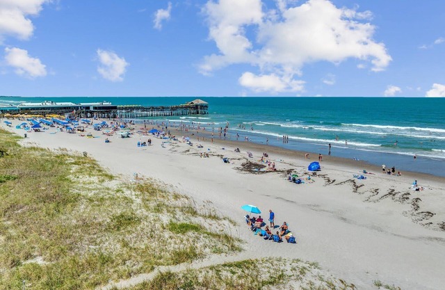 2BR Beachfront Condo with Pool BBQ & Steps To Pier!
