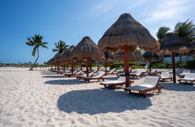 2BR Beachfront Exclusive Condo w/Top Features