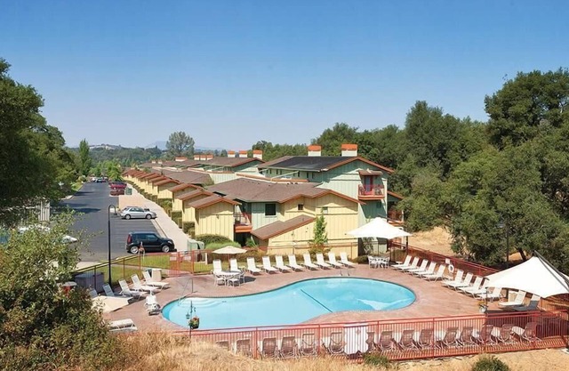 2br Condo Family Fun Pool Side w/Golf!