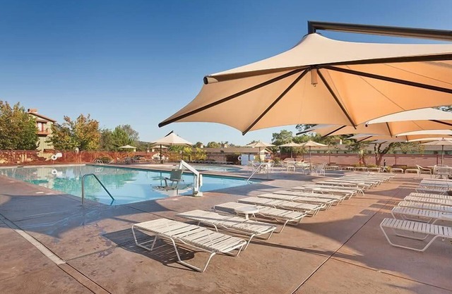 2br Condo Family Vacation Near Lake-Home Comforts!