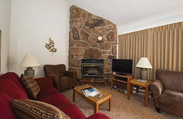 2BR Condo near great skiing - $700 for up to a full week!