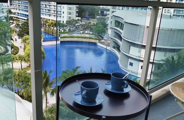 2Br Condo with Beach View in the City, Near Airport