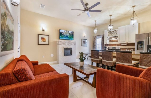 2BR Cozy condo Steps from ST Charles