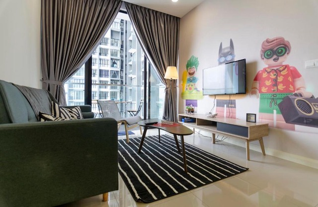 2BR D'Pristine Suite near LEGOLAND, FREE Parking