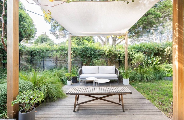 2BR Elsternwick Escape with Courtyard