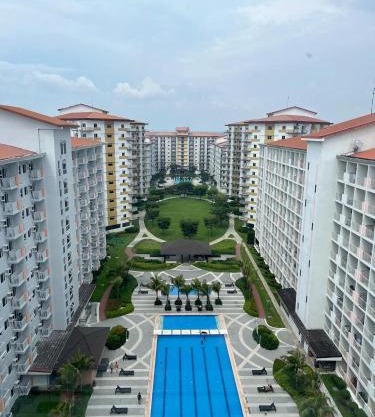 2BR Family suite with Balcony with WiFi and Netflix, behind SM Sucat