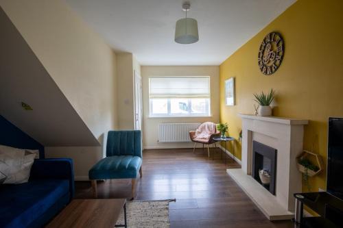 2BR Home Near Shops & Transport Links