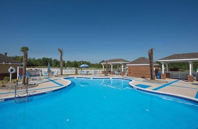 2br LO Condo nestled in Historic Williamsburg!