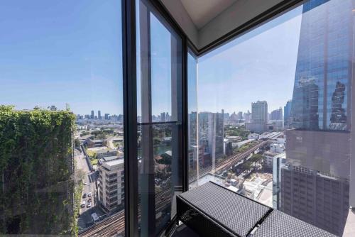 2BR Luxury Hip condo Ari, BTS