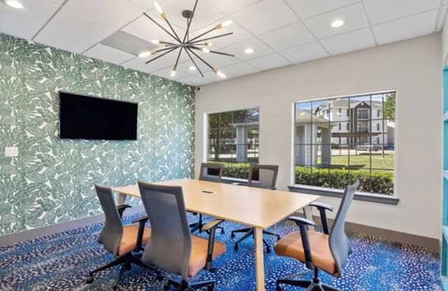 2BR Modern Hideaway near Downtown, Gated, Pool