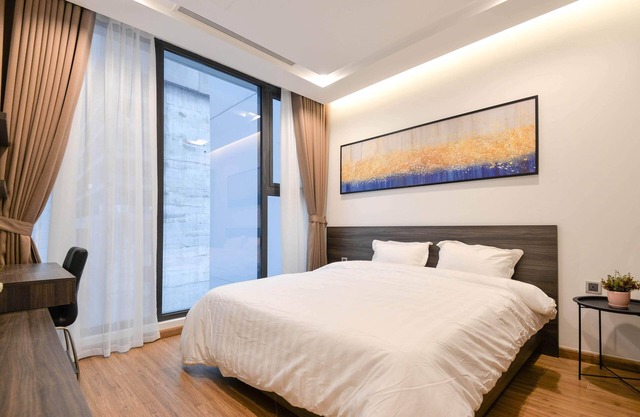 2BR - MODERN SERVICED APARTMENT WITH LAKE VIEW