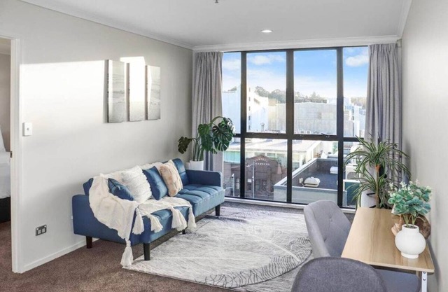 2BR Newmarket Retreat near Broadway: Zodiak Stays