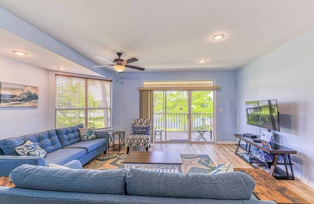 2BR on Golf Course - Close to Sports Plex - OWA