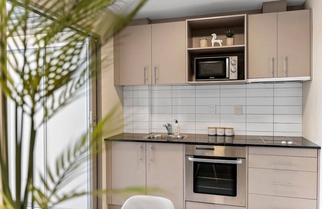 2BR + Parking, Perfect City Stay
