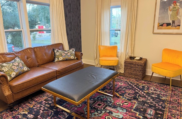 2BR Retreat Near Downtown, Beaches, & Hot Spots - DREAMI STAYS