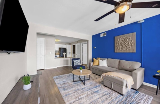 2BR Spacious Getaway Near Dwntown, Pool, UT Austin