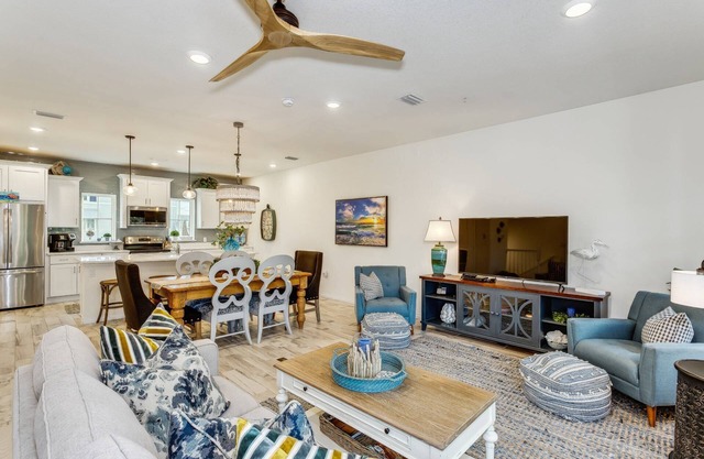 2BR Townhome | 6 Bikes Included | Private Beach Club w/Tiki Bar |Pools |Hot Tub |Golf | Dogs OK