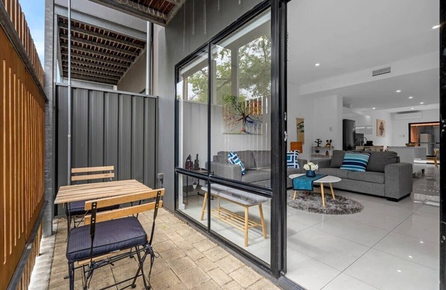 2BR Townhouse CBD Chinatown Free WiFi FreeParking