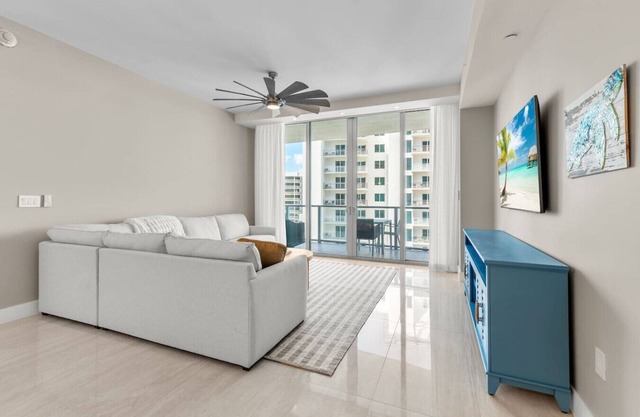 2BR Tranquil Luxury by the Sea. Chic apt at Amrit